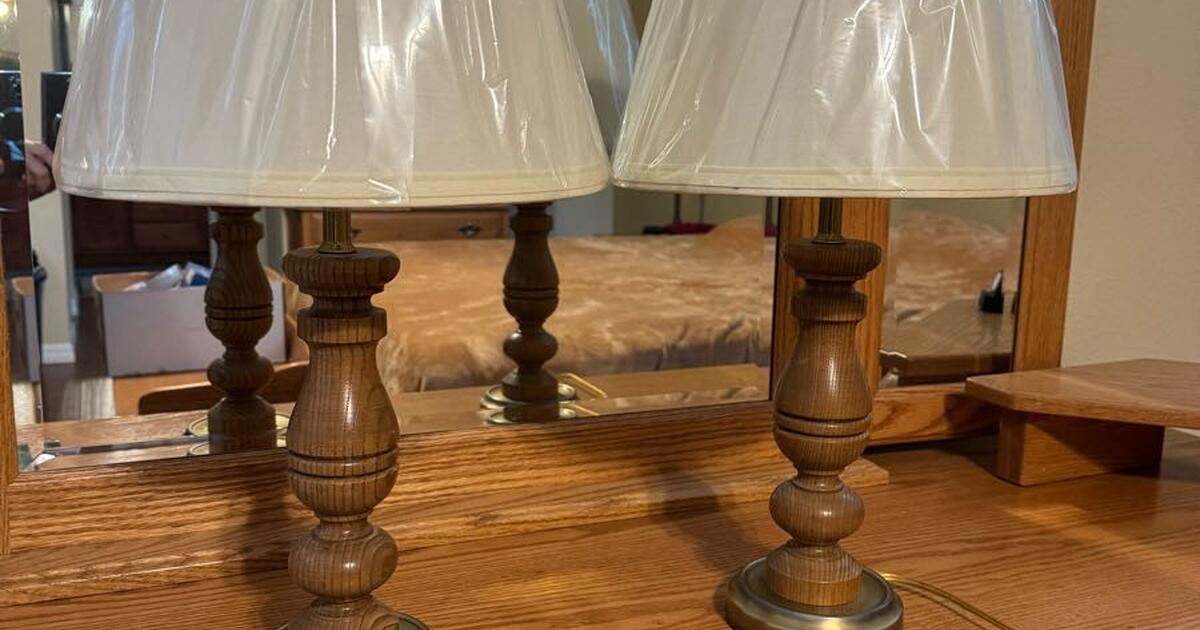 2 authentic amish oak lamps for 35 in Ocala, FL For Sale & Free