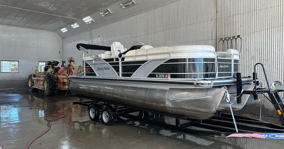 2015 Aqua Patio Tritoon, 3 full length 27” Toons, 200 HP Outboard, 2021