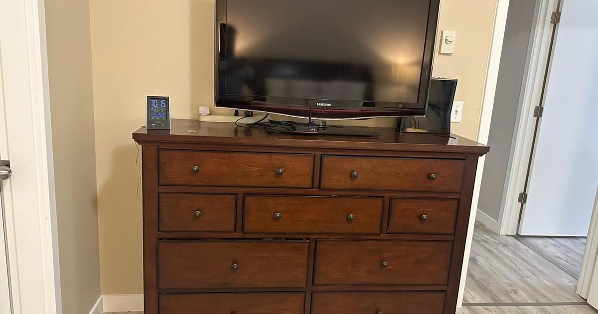 Ashfield 4piece Queen Storage Bedroom Set for 750 in Sammamish, WA