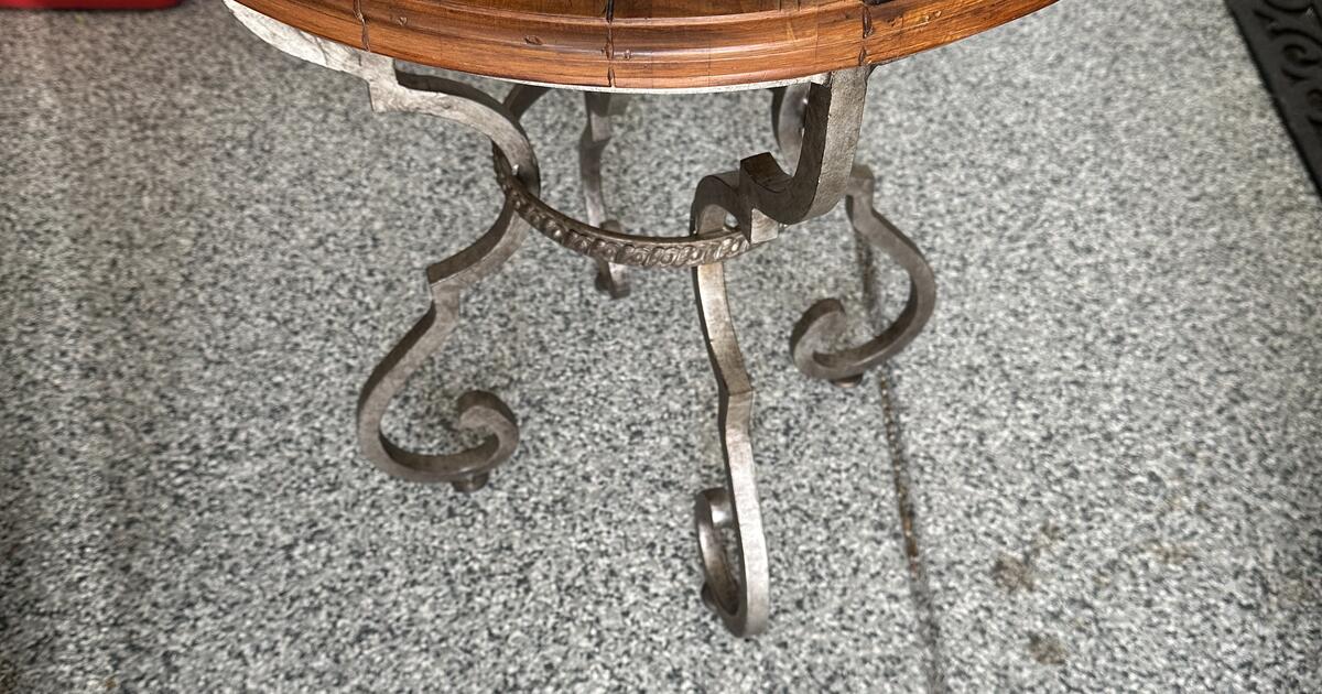 Round Display Table for Free in Pleasanton, CA For Sale & Free — Nextdoor