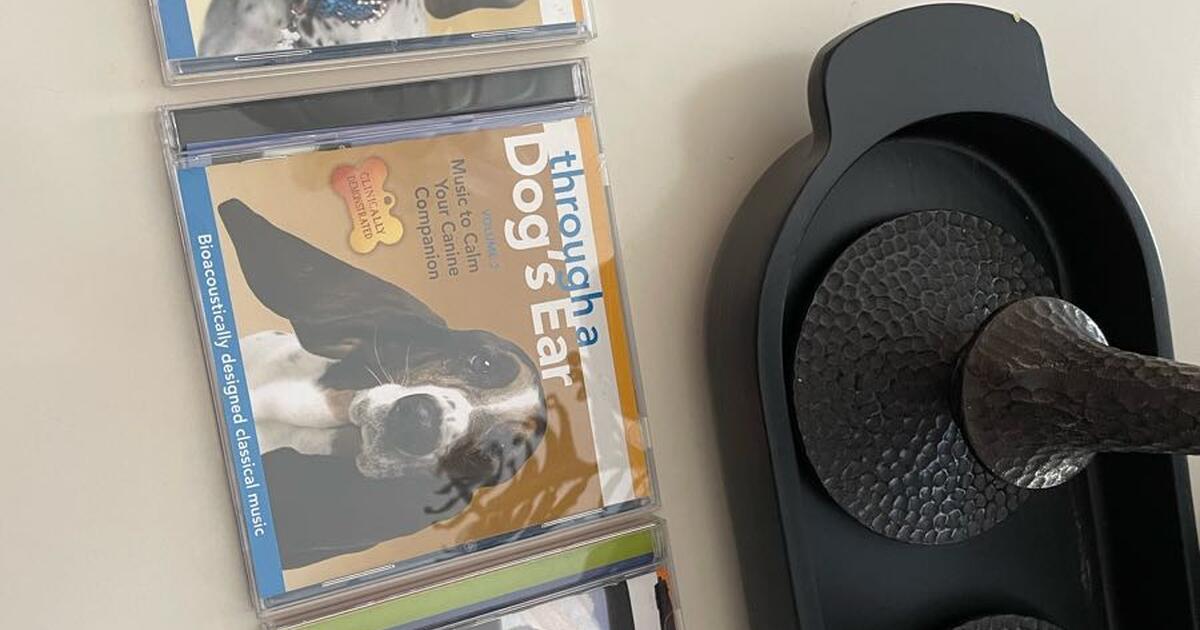 Calming Music for Dogs Through a Dog’s Ear Audio CDs for 5 in Holly