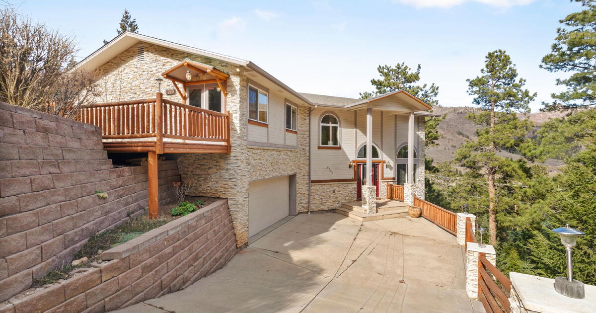 Beautiful Mountain Home in Chipita Park! for 685000 in Cascade, CO