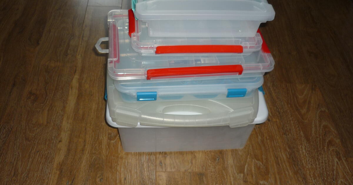 6 Plastic Containers with Lids Most are Brand New for 3 in Ocala, FL