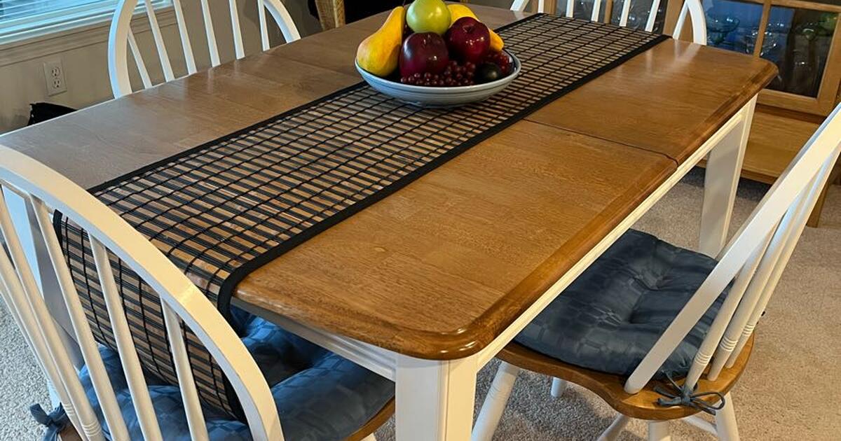 Table and 4 chairs for 250 in East Wenatchee, WA For Sale & Free