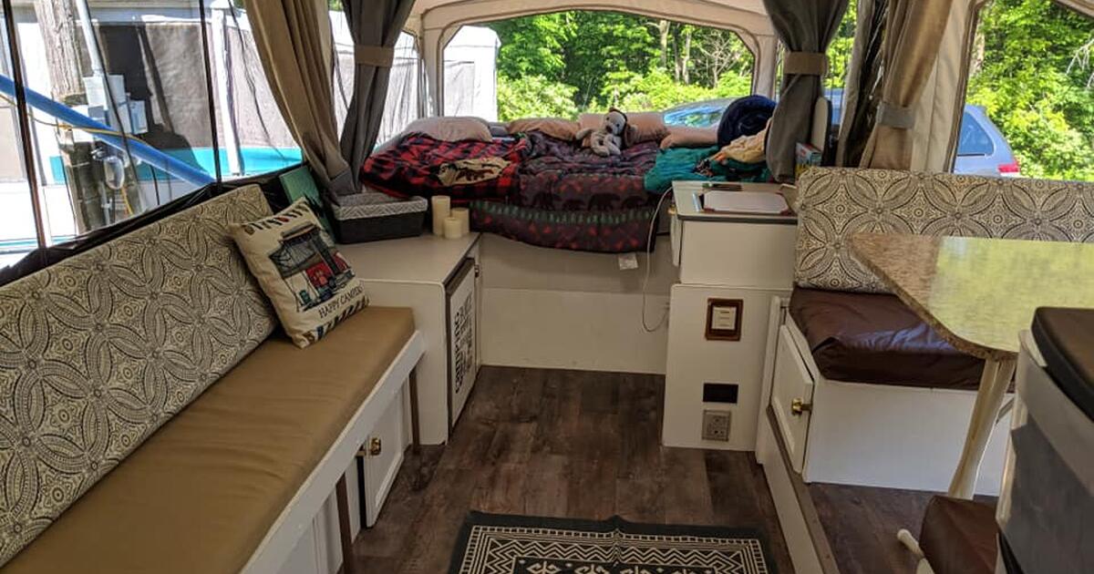 1999 Starcraft Popup Camper w/ Slide Out in Huntley, IL