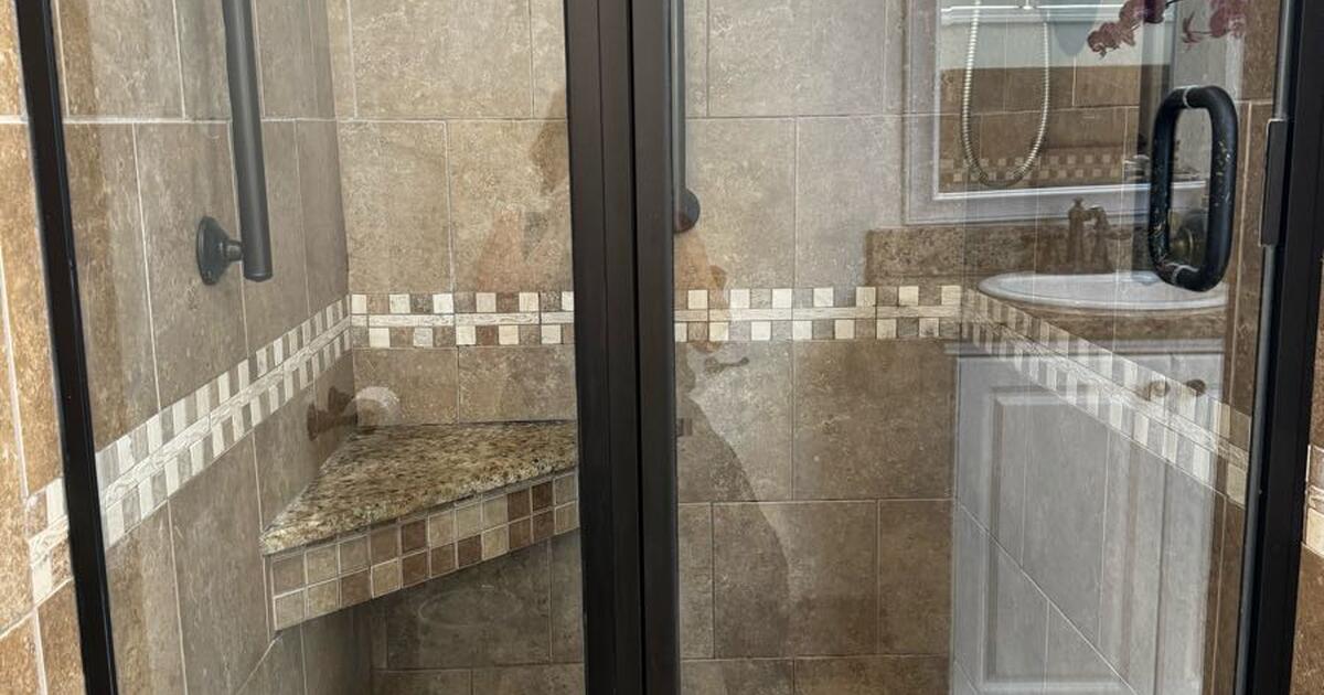 Shower door for 30 in Bluffton, SC For Sale & Free — Nextdoor