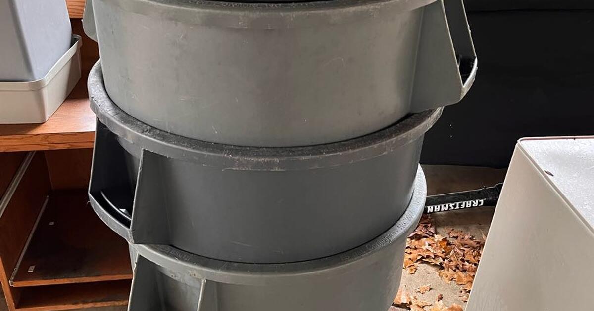 Large garbage cans for 10 in Louisville, KY For Sale & Free — Nextdoor