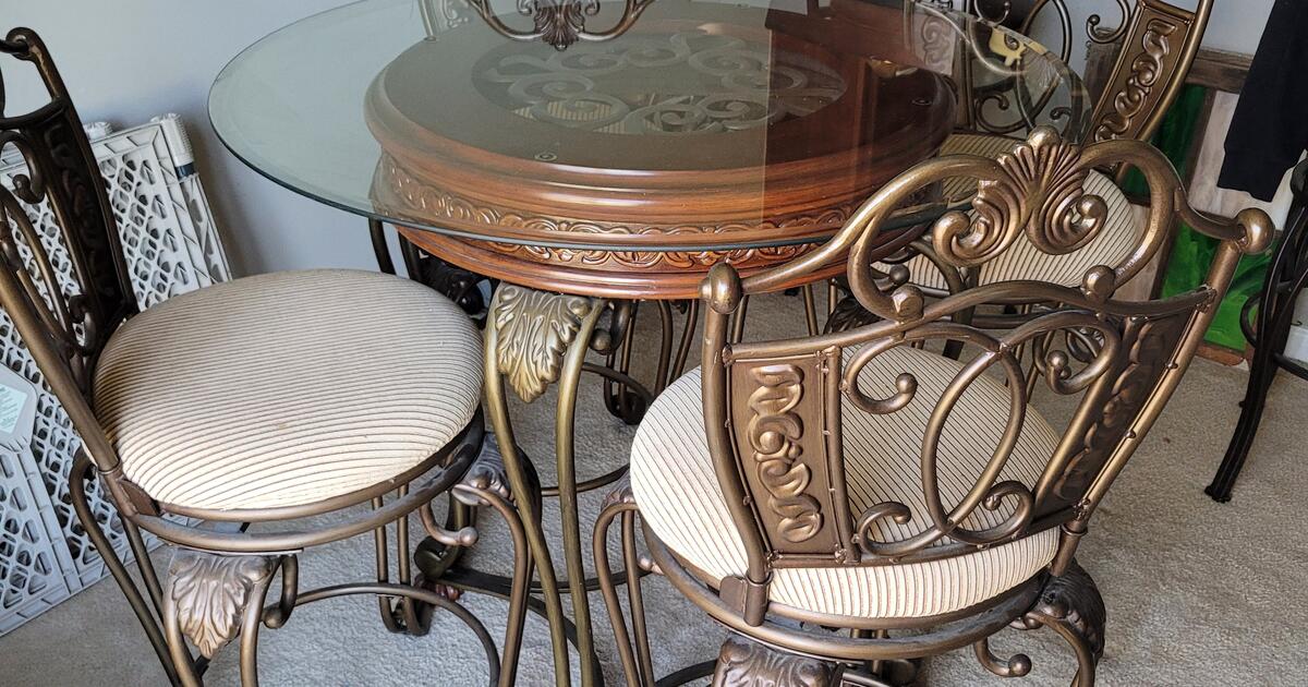 glass table/ chairs for 200 in Greer, SC For Sale & Free — Nextdoor