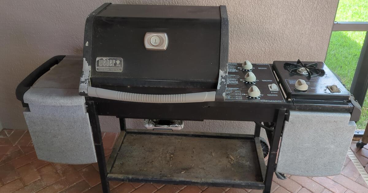 Weber 8133 genesis silver grill for Free in Oviedo, FL For Sale