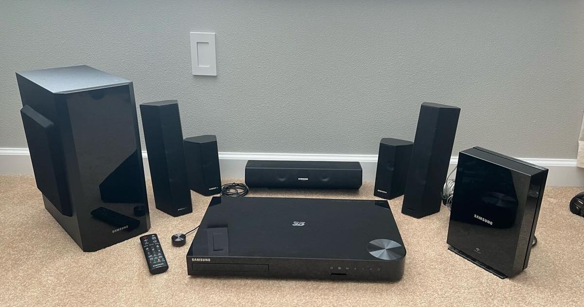 Samsung BluRay 3D Home Theater System HTH6500WM Remote & Speaker