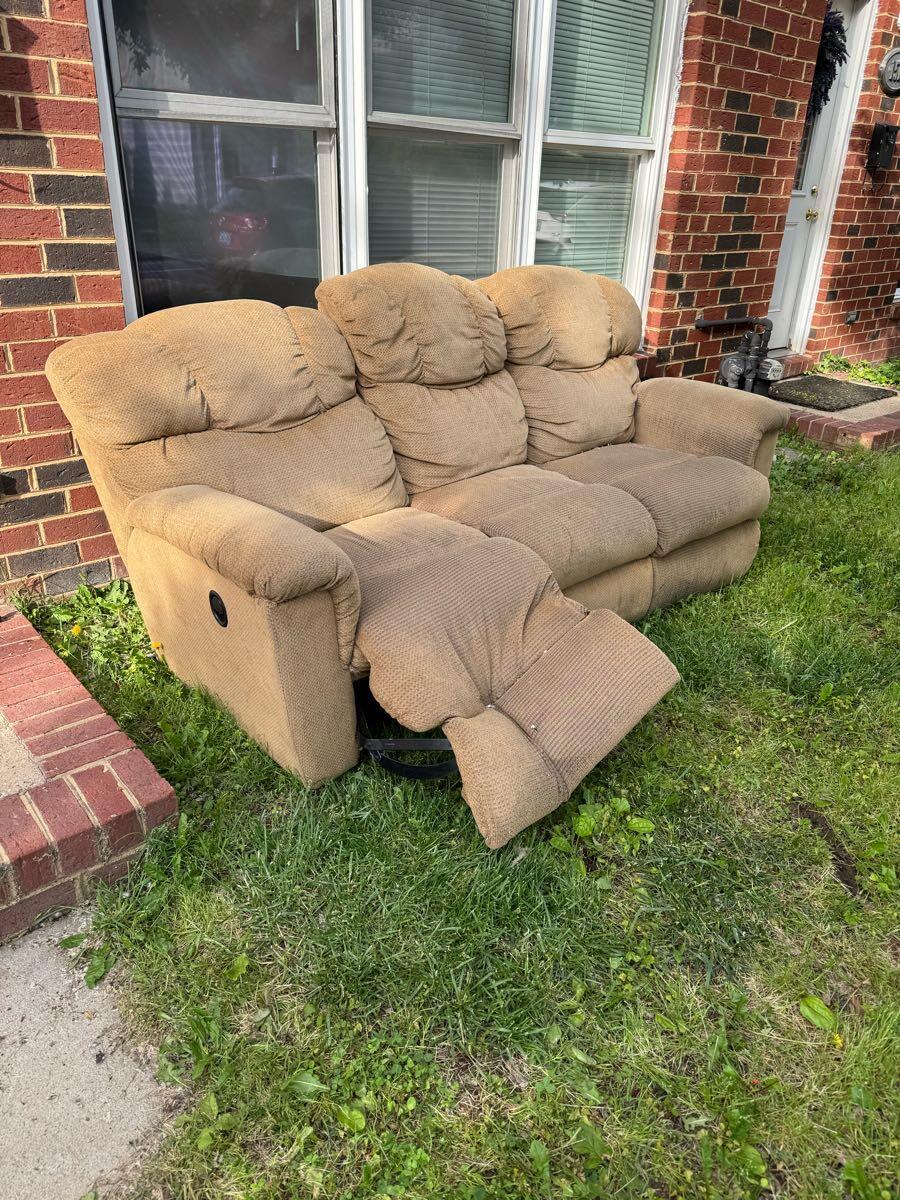 Sofa in Chesterfield, VA For Sale & Free — Nextdoor