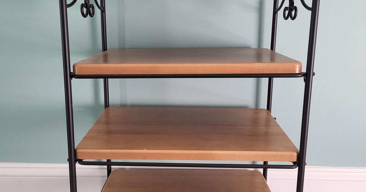 Longaberger wrought iron 4 tier shelf with wood shelves. for 40 in