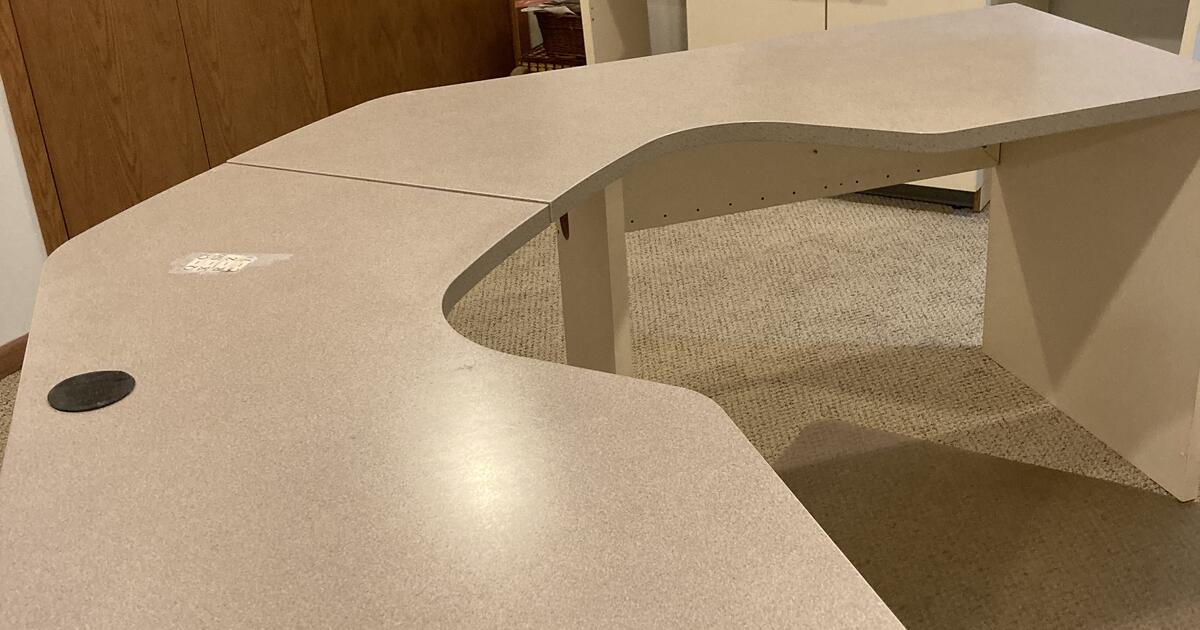 Techline Desk and Additional Pieces for 300 in Cedarburg, WI For