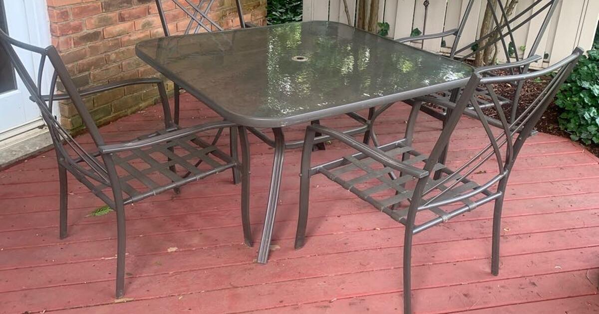 Patio glass table with chairs set for 50 in Bloomfield Hills, MI Finds — Nextdoor
