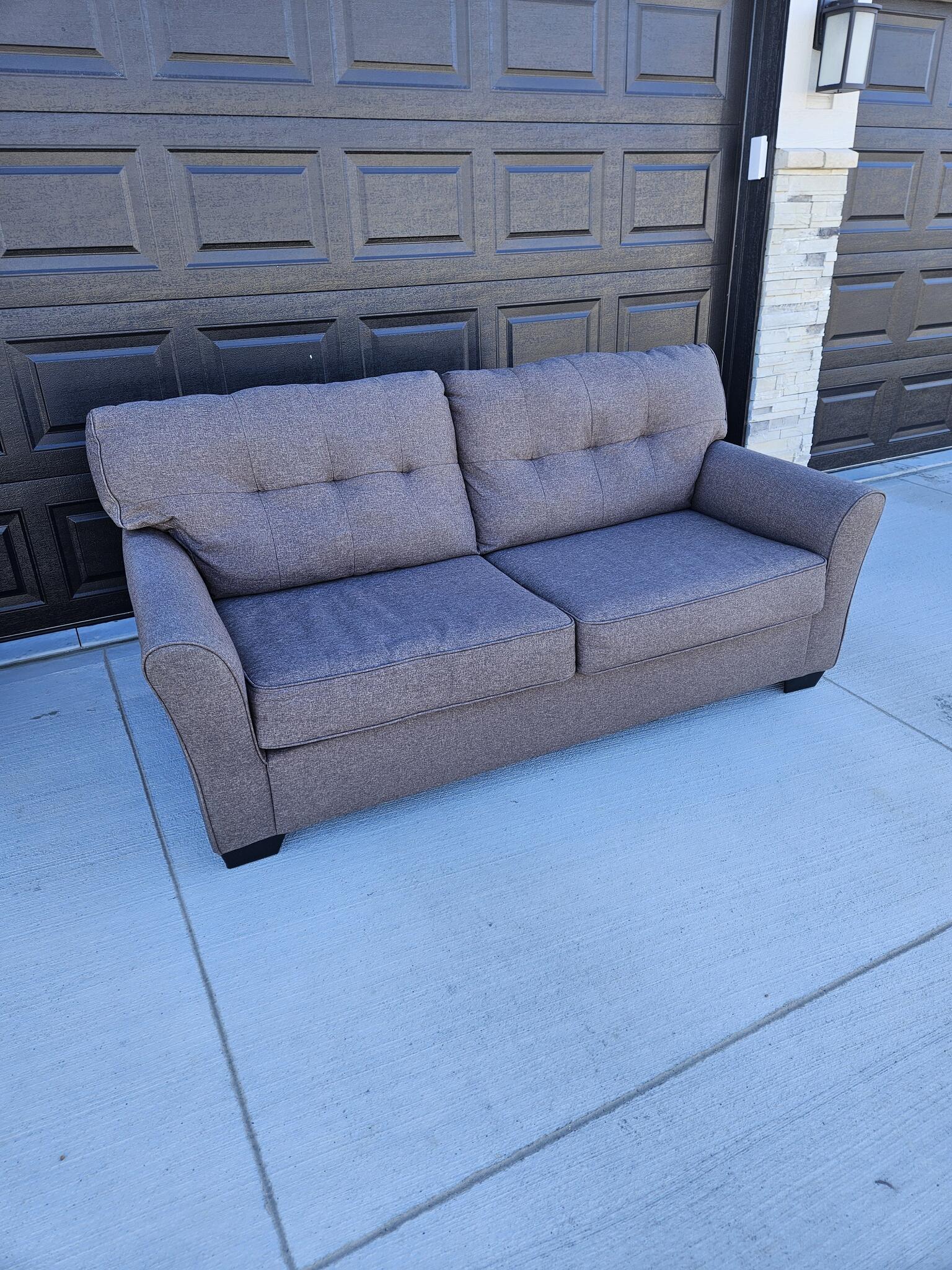 Free Couch for Free in Bellevue, NE For Sale & Free — Nextdoor