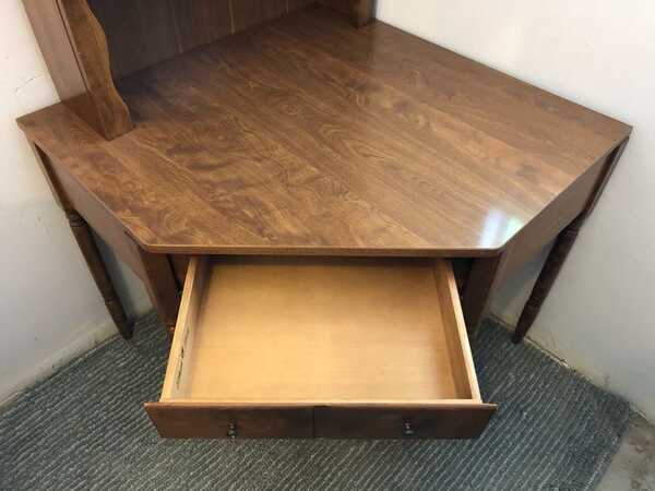 Vintage ethan allen corner desk with hutch deals
