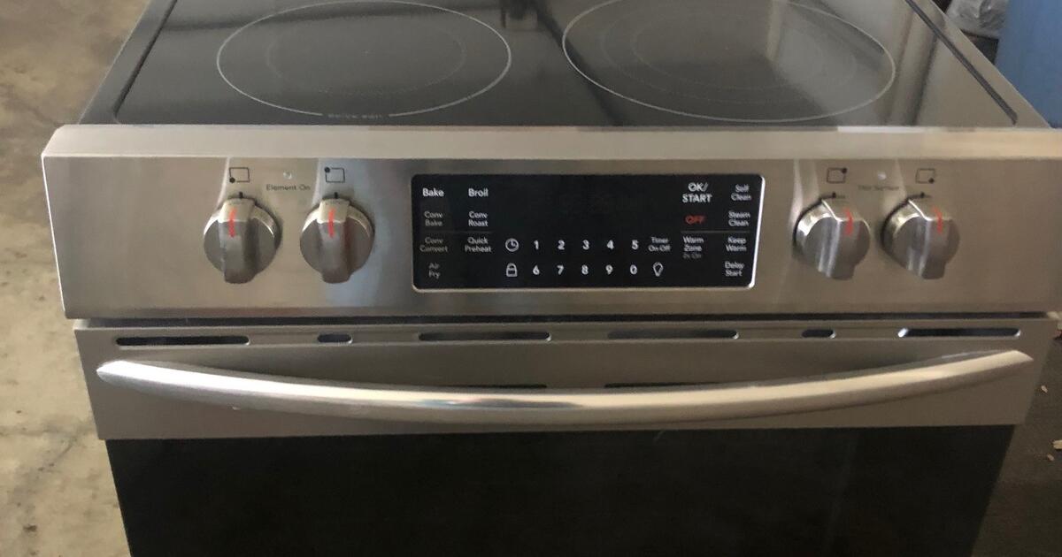 Frigidaire smooth top electric range. for 829 in Liberty Township, OH
