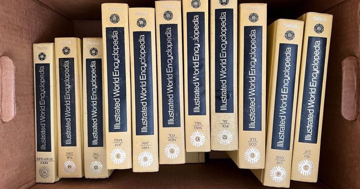 Complete Set Of 1974 Illustratedworld Encyclopedias. Very Good ...