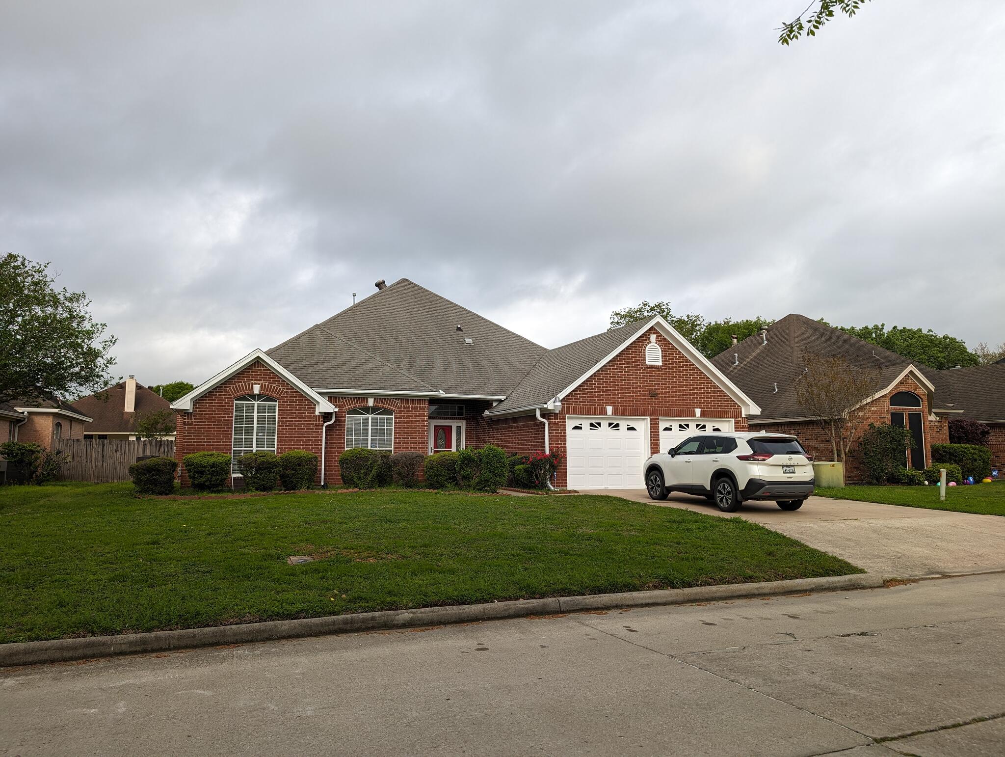 HOUSE FOR SALE BY OWNER 3660 CHAMPIONS Dr. BEAUMONT, TX 77707 for Free
