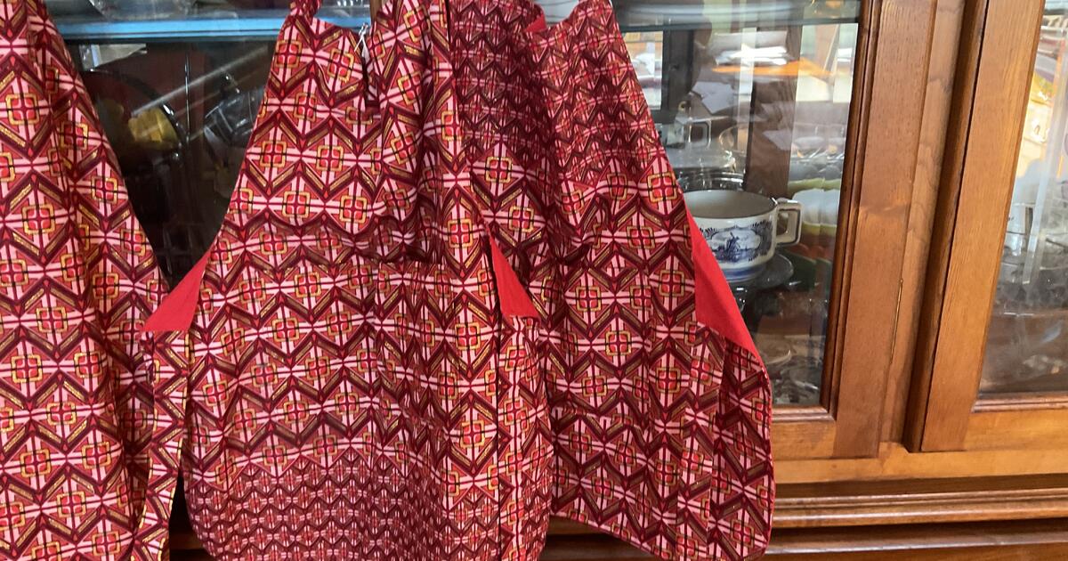 Red Patterned Aprons for $15 in Eden Prairie, MN | For Sale & Free ...