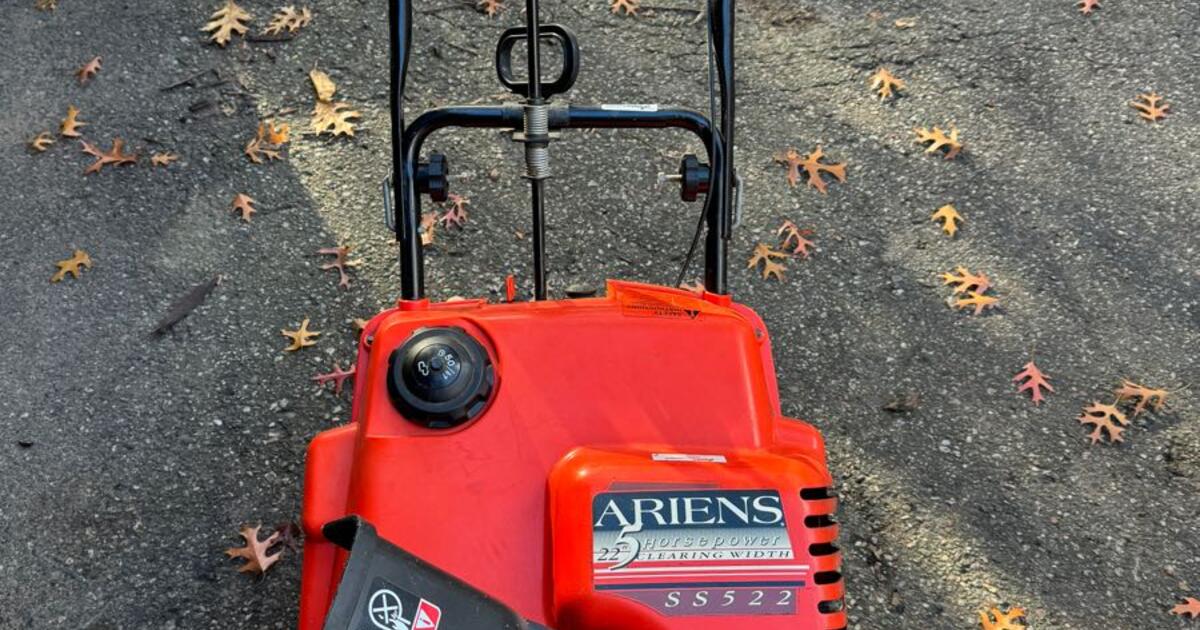 Ariens SS522 Snow Blower for 100 in Stacy, MN For Sale & Free — Nextdoor