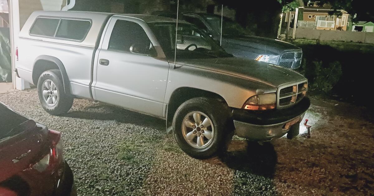 2003 Dodge Dakota Camper Shell for Free in Belleville, IL | For Sale ...
