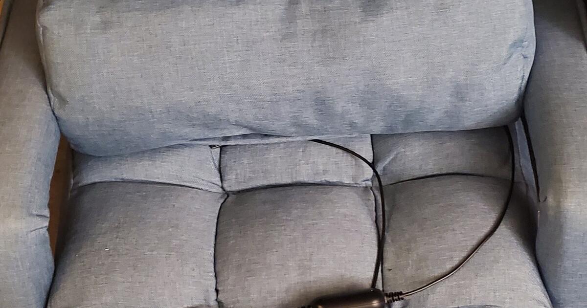 Chairs that you can lay flat to lay on for 150 in Phoenix, AZ For