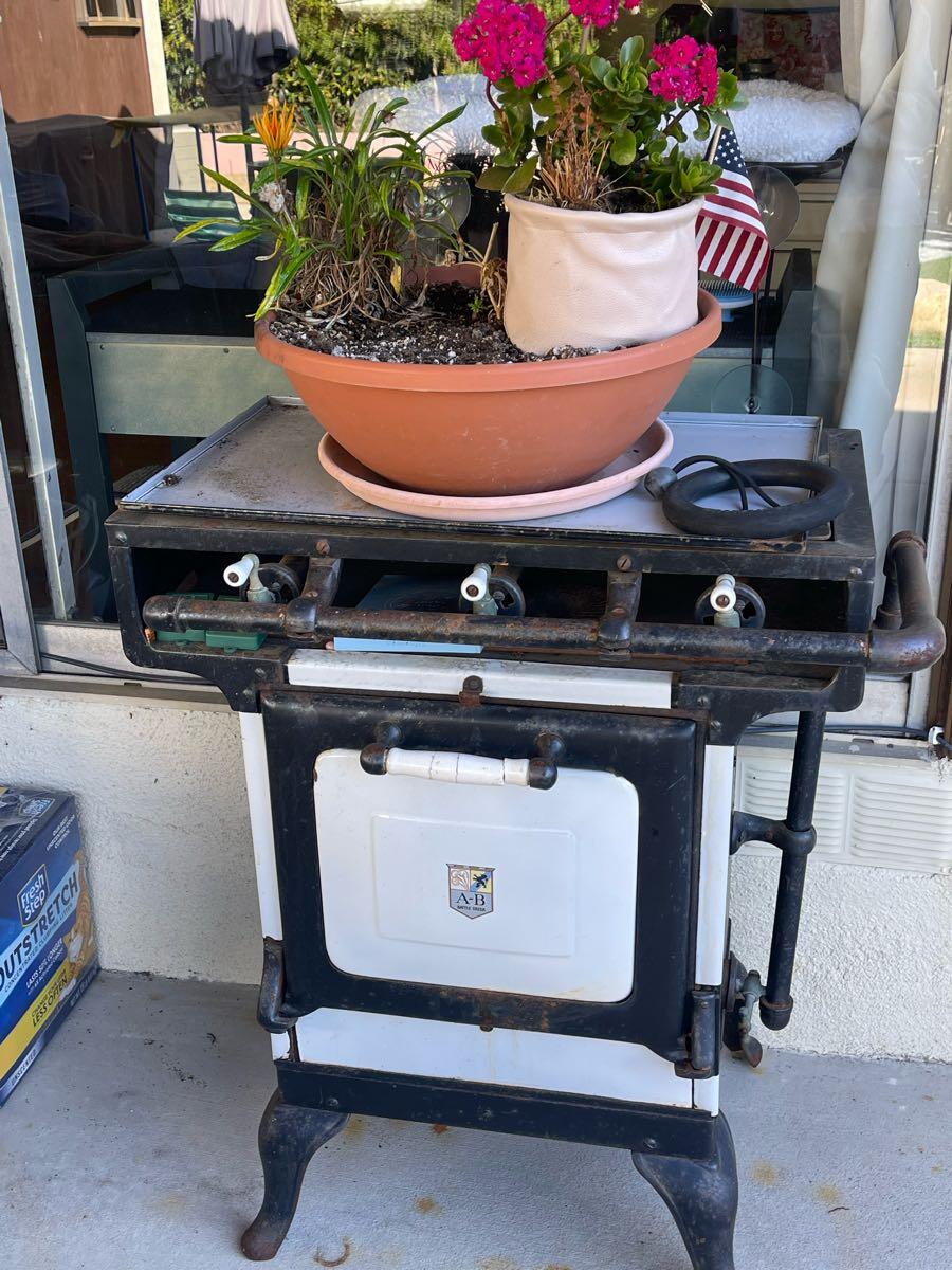 Antique gas stove for 25 in Ventura, CA For Sale & Free — Nextdoor