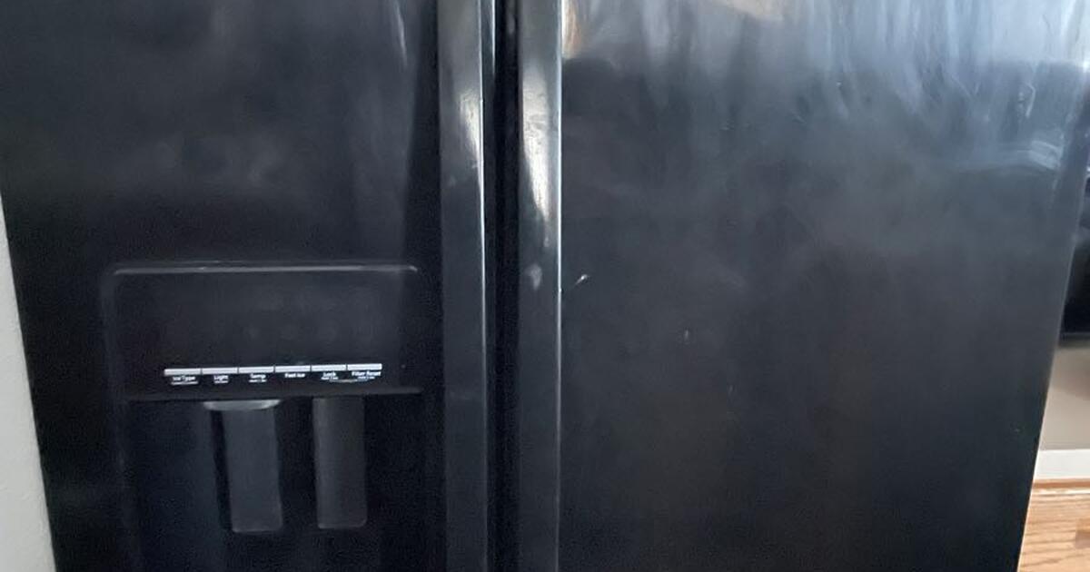 Washer and dryer 2 refrigerators all work great for 150 in Vancouver