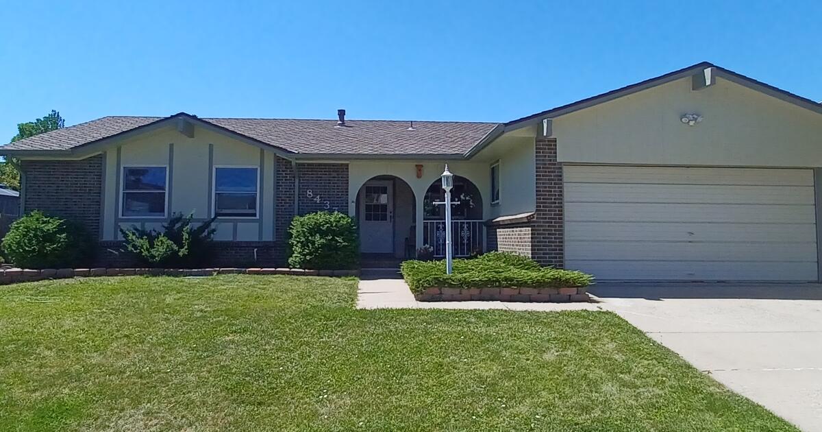 FSBO, singlelevel ranchstyle home in Lake Arbor. 2 Buyer's agent