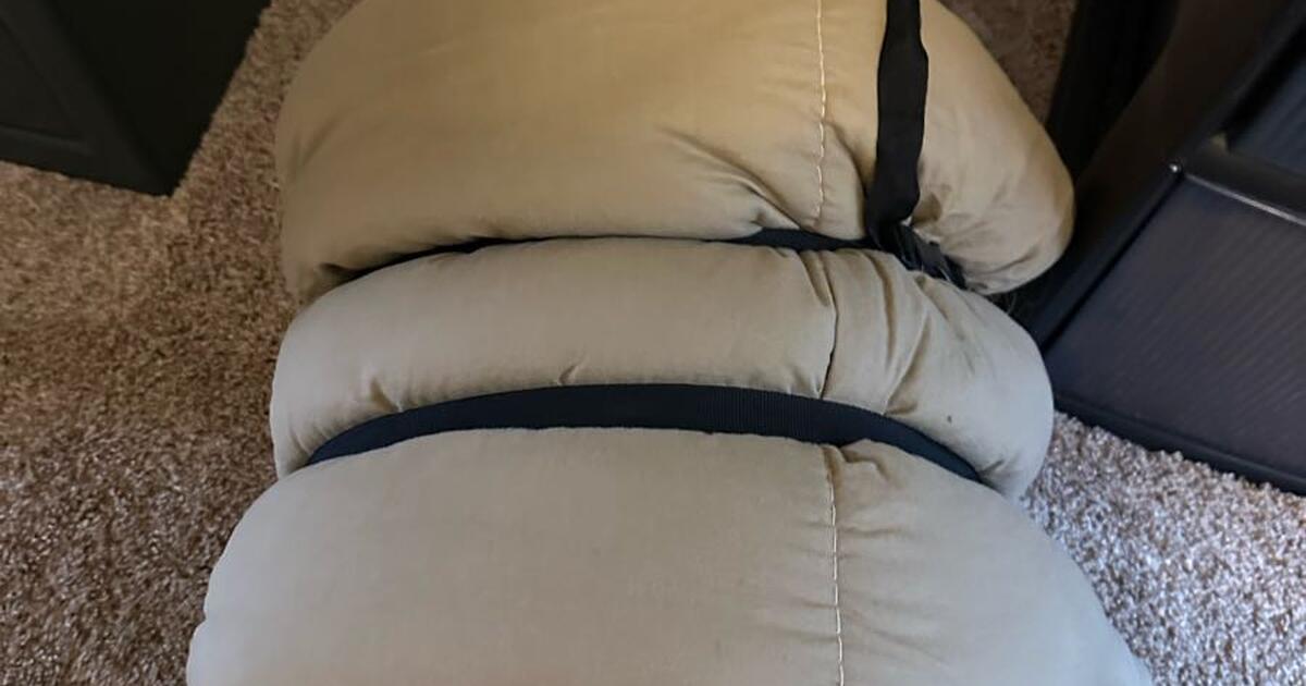 (2) bass pro sleeping bags for 20 in Yucaipa, CA For Sale & Free