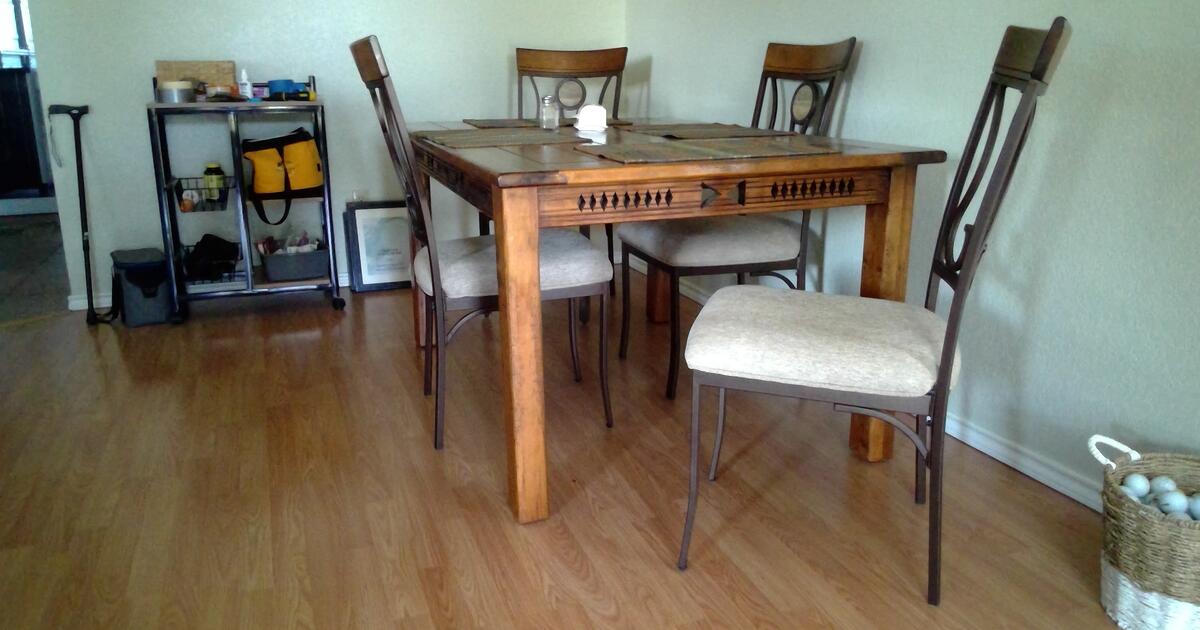 Table with 4 padded chairs for 260 in Weatherford, TX Finds — Nextdoor