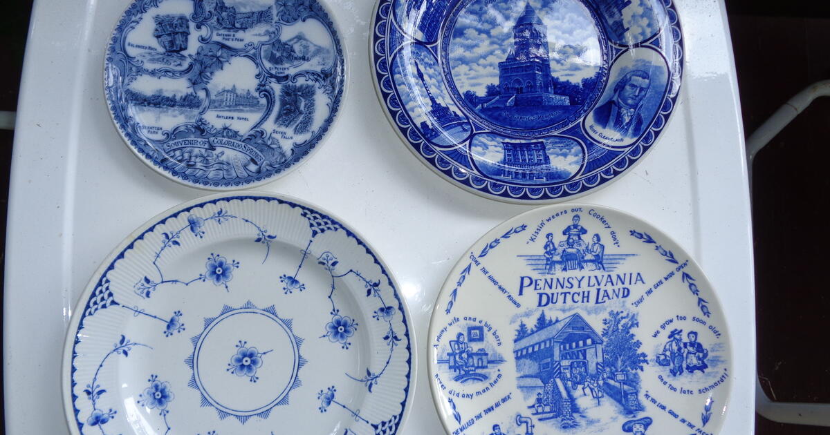 Quite old decorative plates for sale for 7 each or 2 plates for