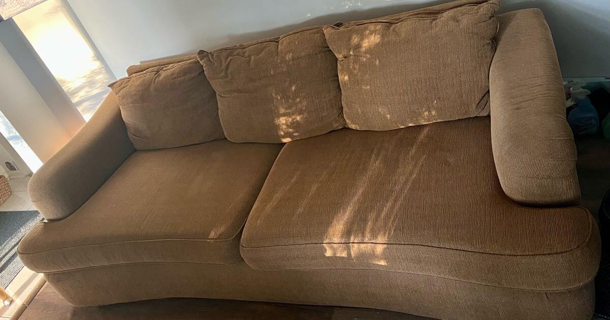 Most comfortable couch ever for 100 in Hilliard, OH For Sale & Free