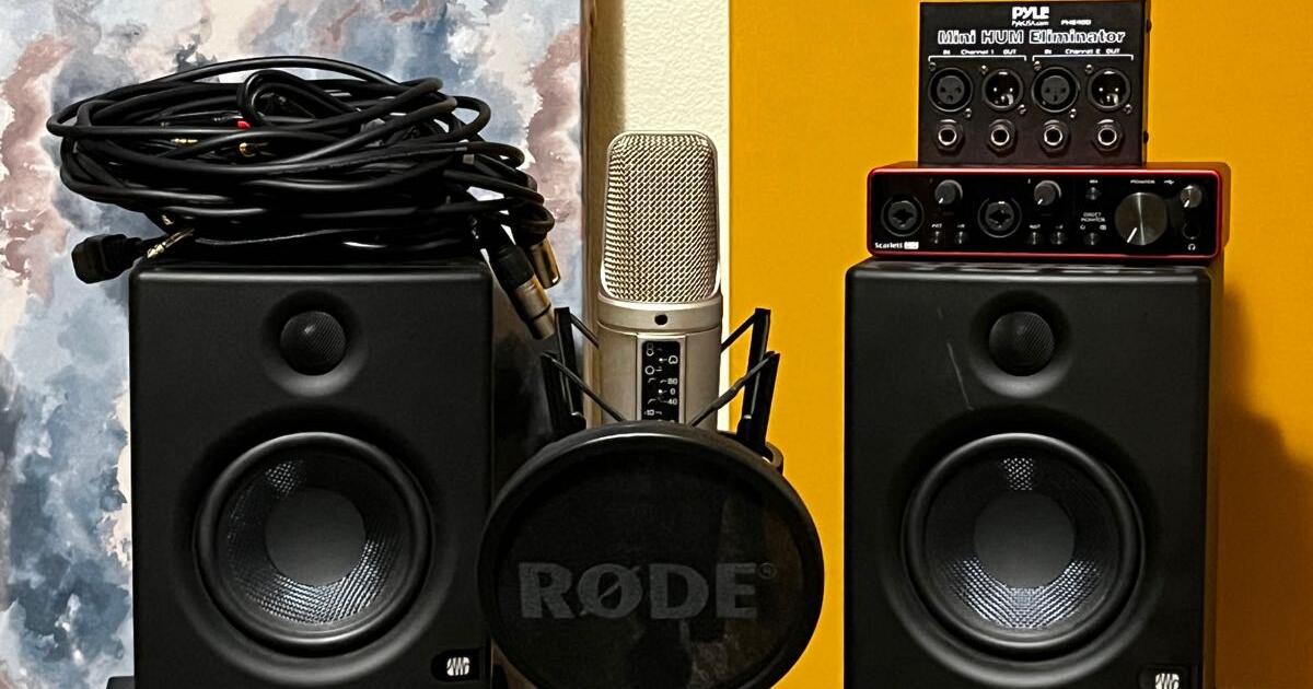 Bundle: Rode NT2-A Microphone, PreSonus E5 Studio Monitors, Scarlett ...