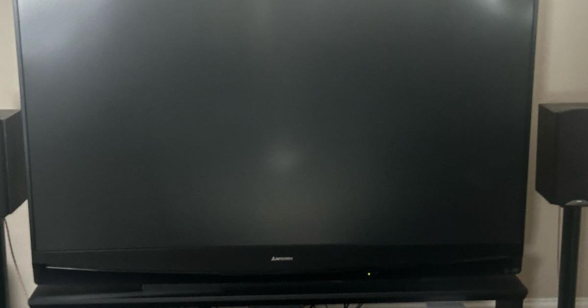 Mitsubishi 73” HD TV 737 Series for 205 in Sanford, FL For Sale