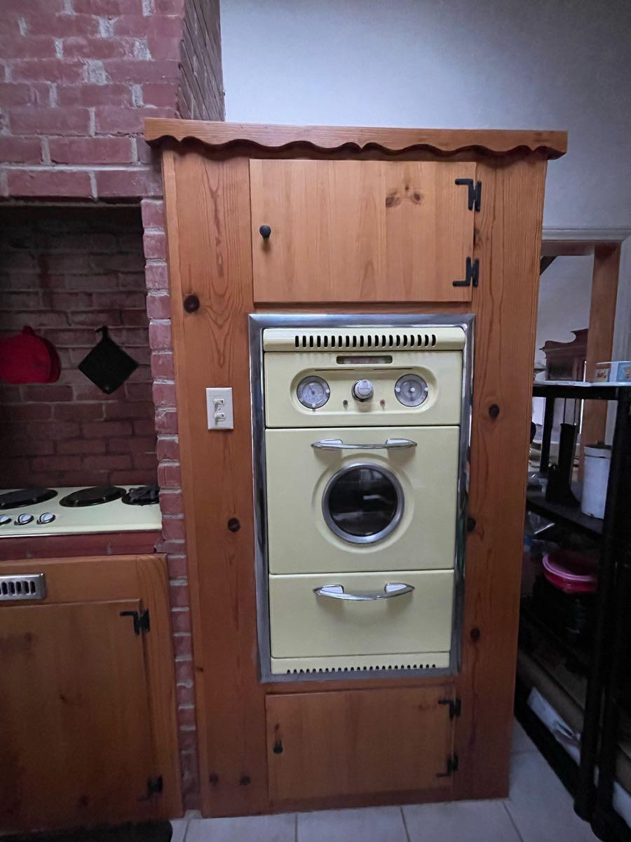 Antique Western Holly Wall Oven for Free in Pacific Palisades, CA For