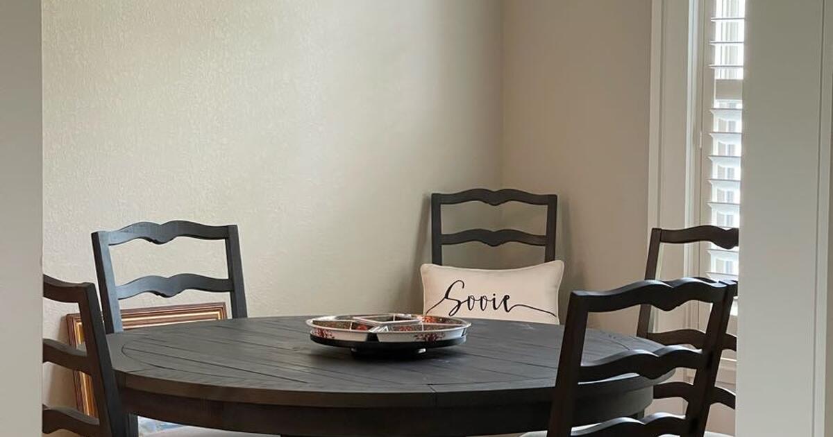 Blue Ridge Dining Set for 2000 in Hot Springs Village, AR Finds