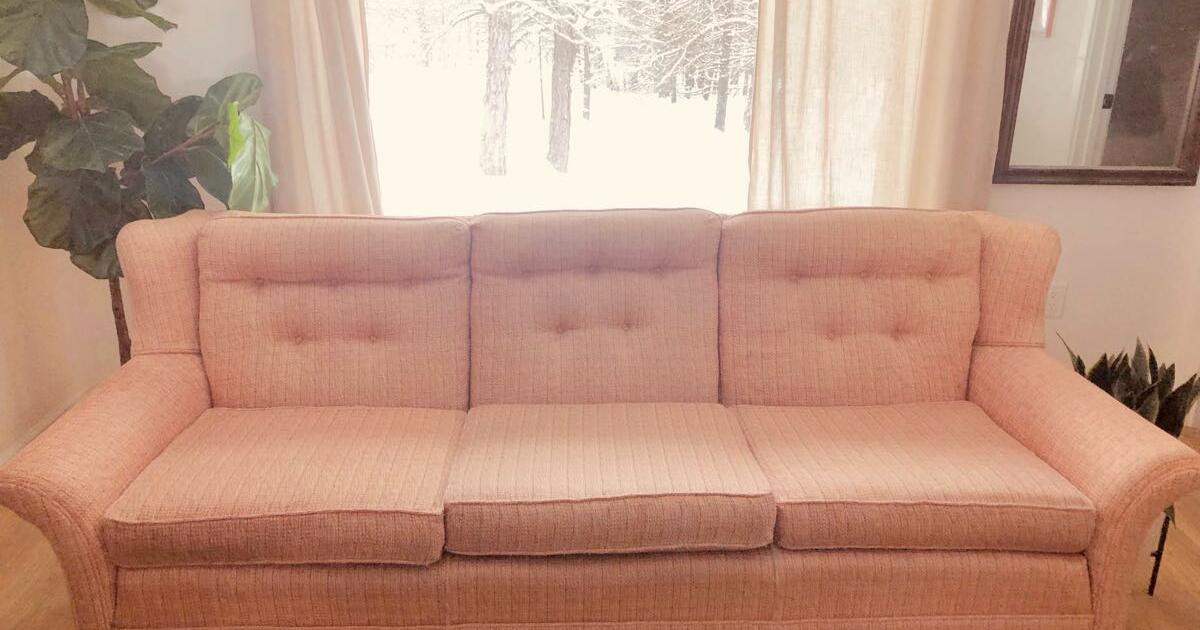 Pink Couch for 350 in Spokane, WA Finds — Nextdoor