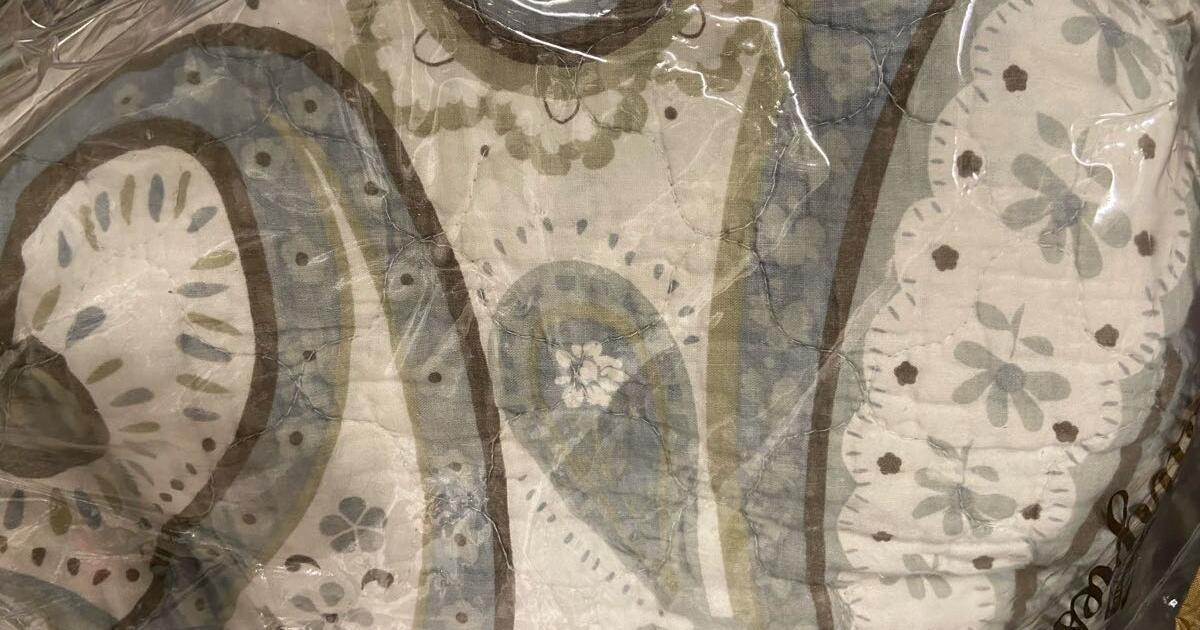 Free bedspread sweatshirt for free in mesquite nv for sale