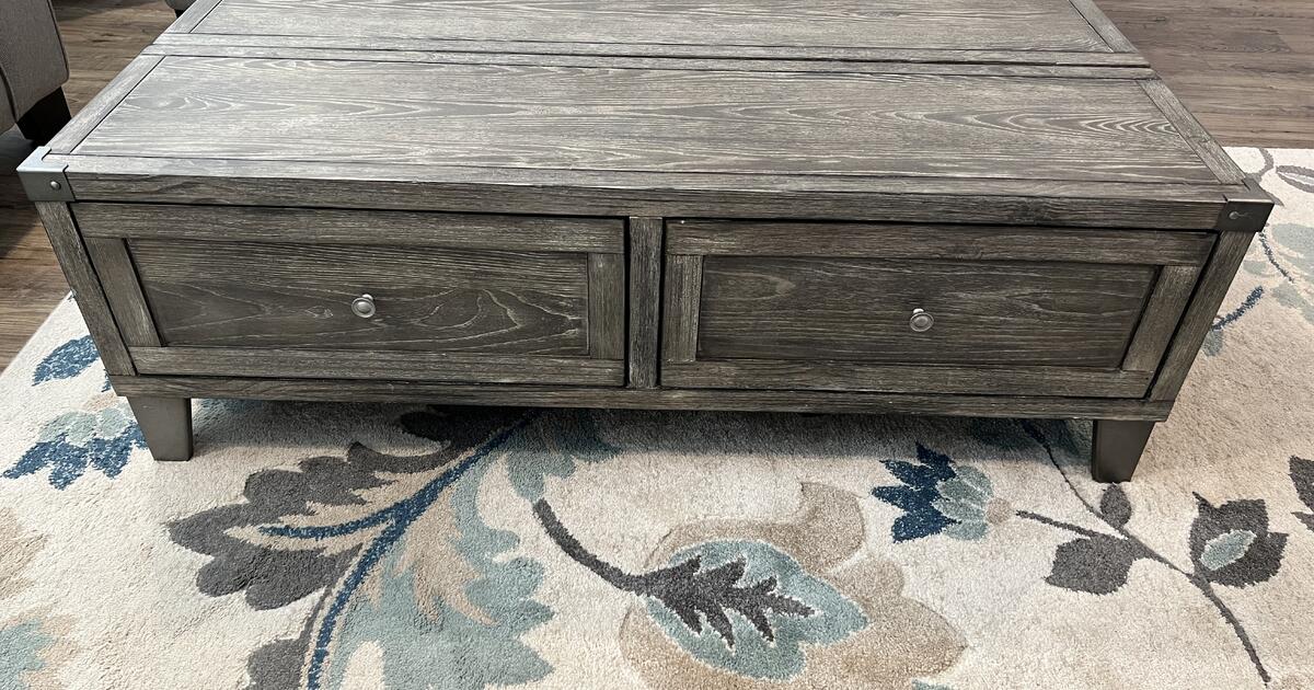 LIKE NEW Coffee table with lift top and end table for 400 in Durham