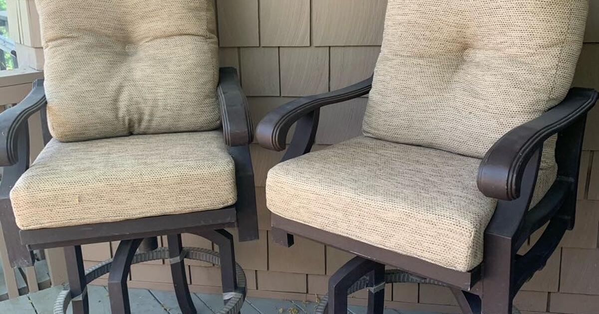 Outdoor Furniture Luxury Barstools by Mallin, 6 total (Price per each