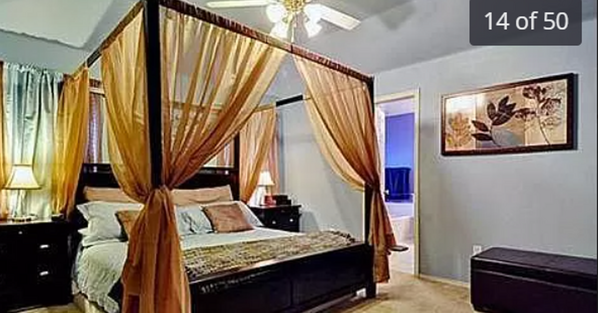 King Size Bedroom Suite for 1000 in White Settlement, TX For Sale