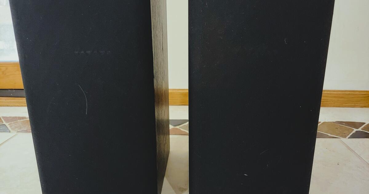 Vintage Klipsch SB3 Bookshelf Speakers for 175 in Excelsior, MN For