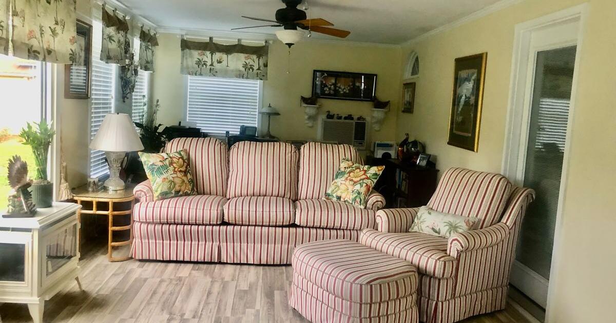 Living Room Suit for Sale for $470 in Lincolnton, NC | For Sale & Free ...