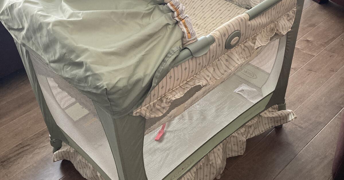 PENDING Graco Travel Crib 2 levels (newborn/infant toddler) for