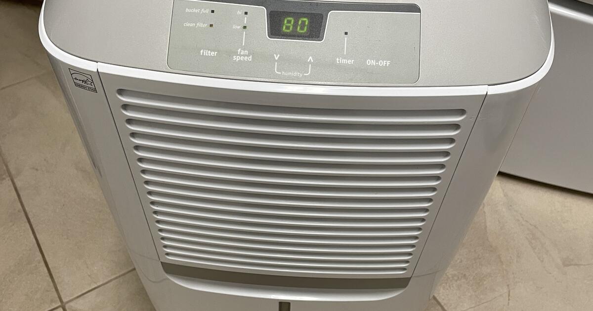 FRIGIDAIRE ELECTROLUX 70 PINT DEHUMIDIFIER WORKS GREAT!!! for 175 in