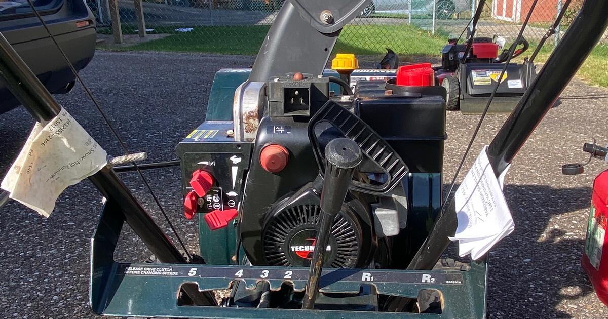 Yard Machines 22Inch 5 HP GasPowered DualStage Snow Thrower 5