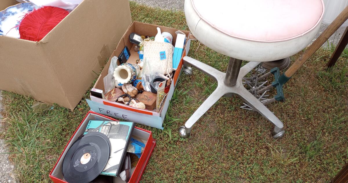FREE Curb Alert Yard Sale Leftovers for Free in Absecon, NJ Finds