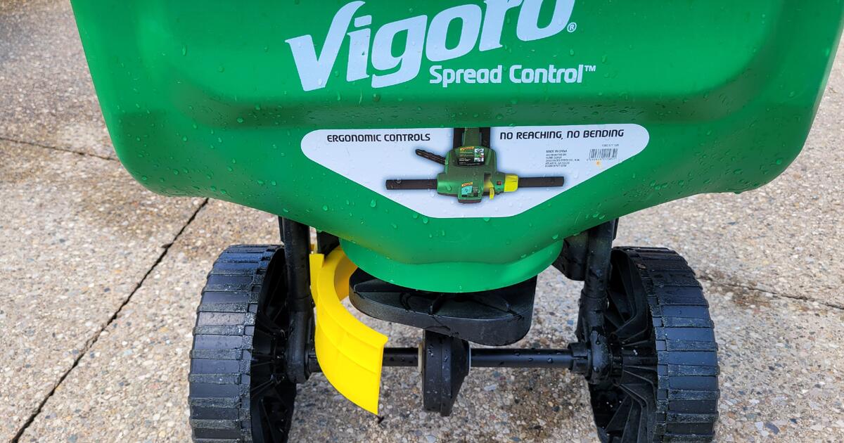 ***VIGORO 15,000 Sq. Ft. BROADCAST SPREADER*** for 25 in MI